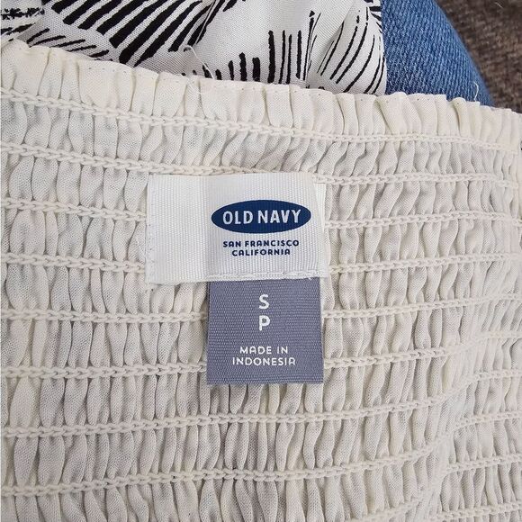 Old Navy Black and White Pleated A-line Mini Dress - Picture 6 of 8